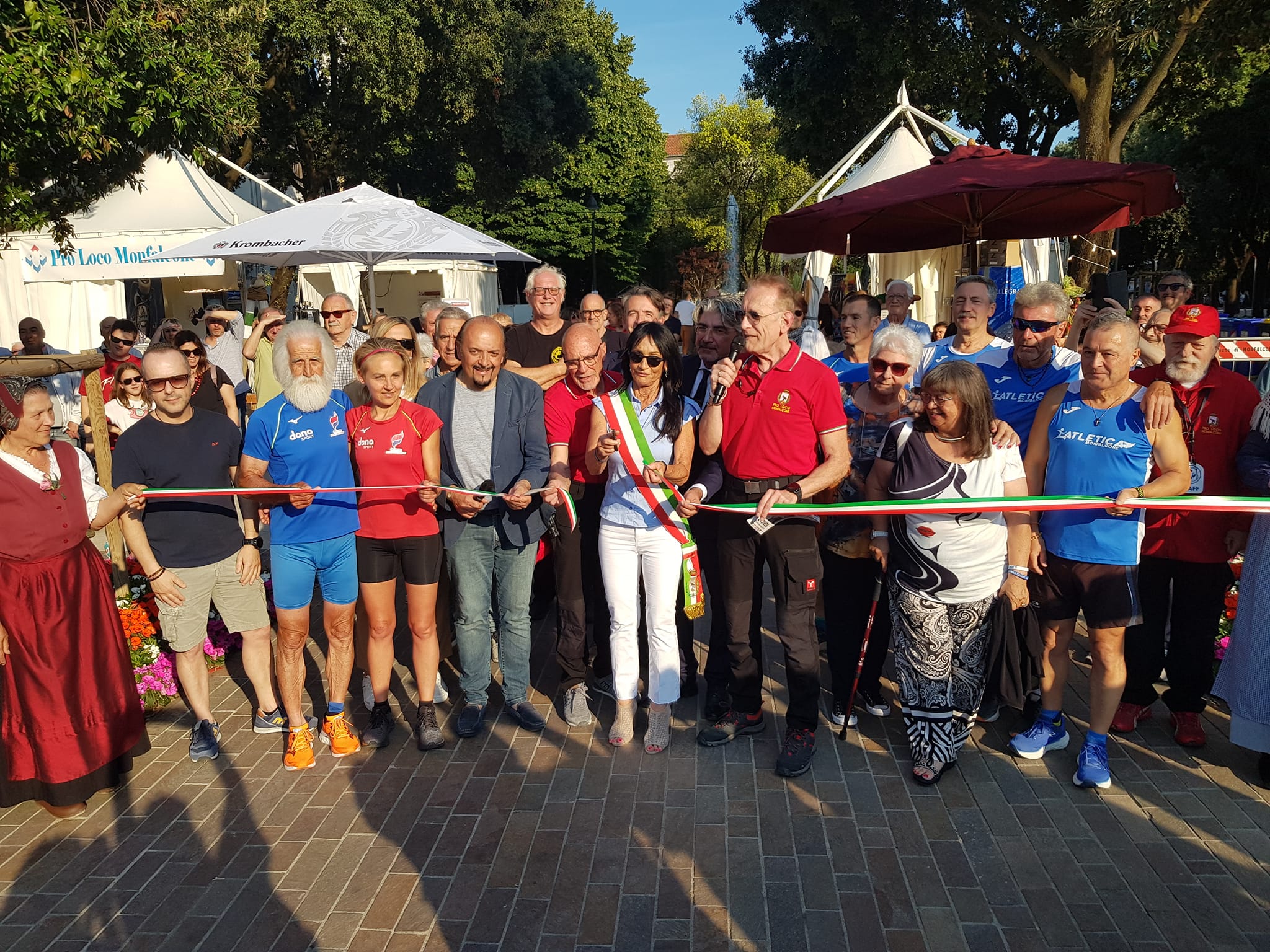 Copertina per Monfalcone porta in alto i calici con la 68esima Festa del Vino e del Pesce