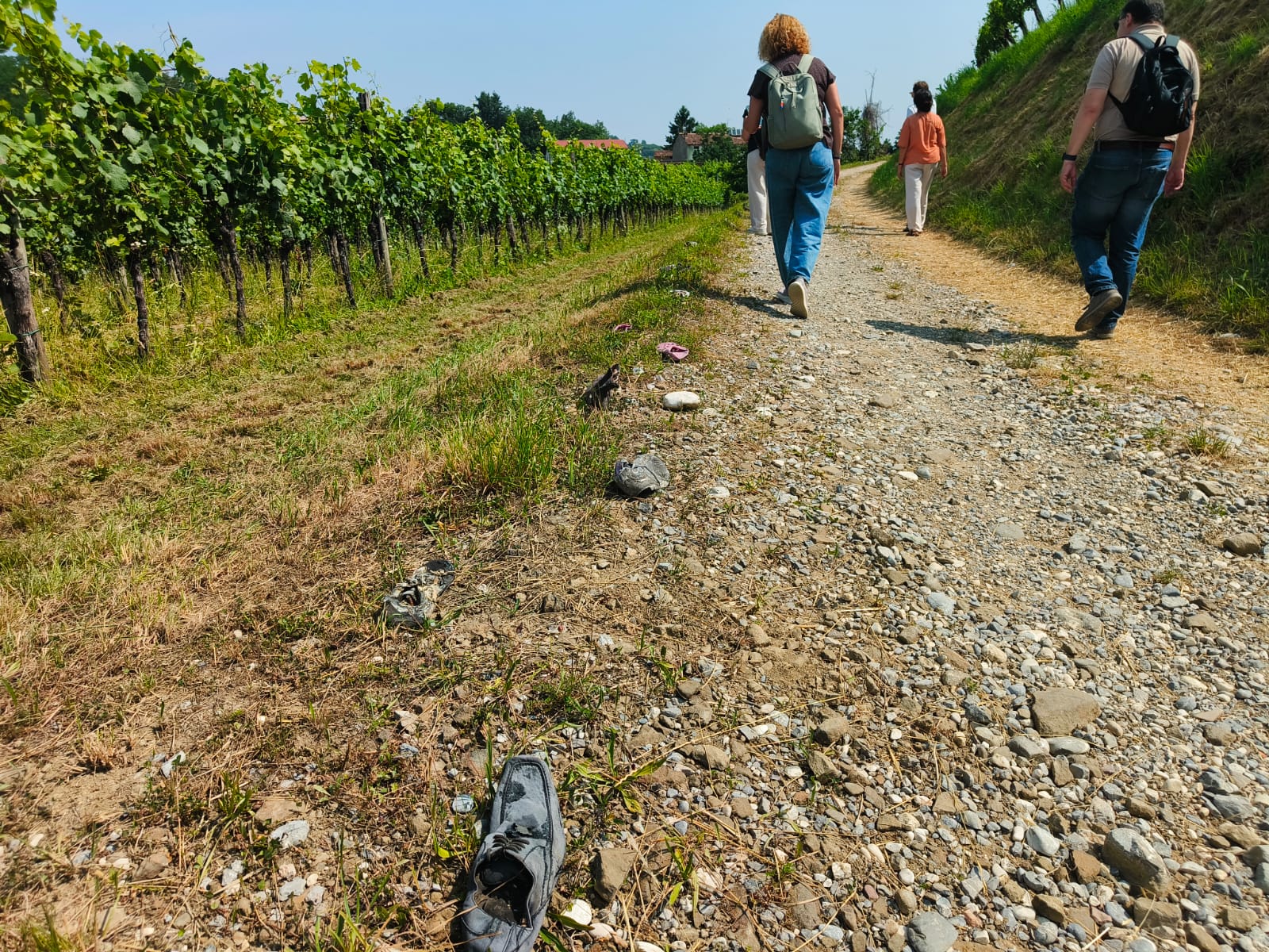 Copertina per San Floriano, quelle scarpe di ‘Era Domenica / Bila je Nedelja’ che parla di voci, sogni e ricordi