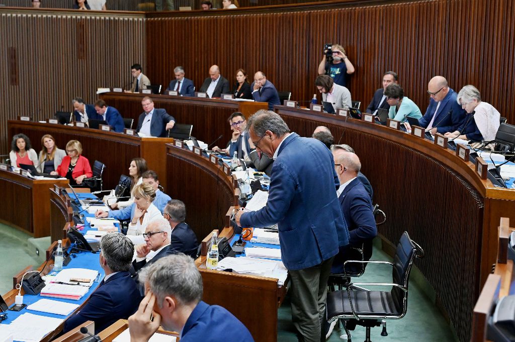 Codice Regionale dell'Edilizia, respinti gli emendamenti di Moretti e Bullian. Calligaris e Cisint: «Folli tentativi salva moschee»