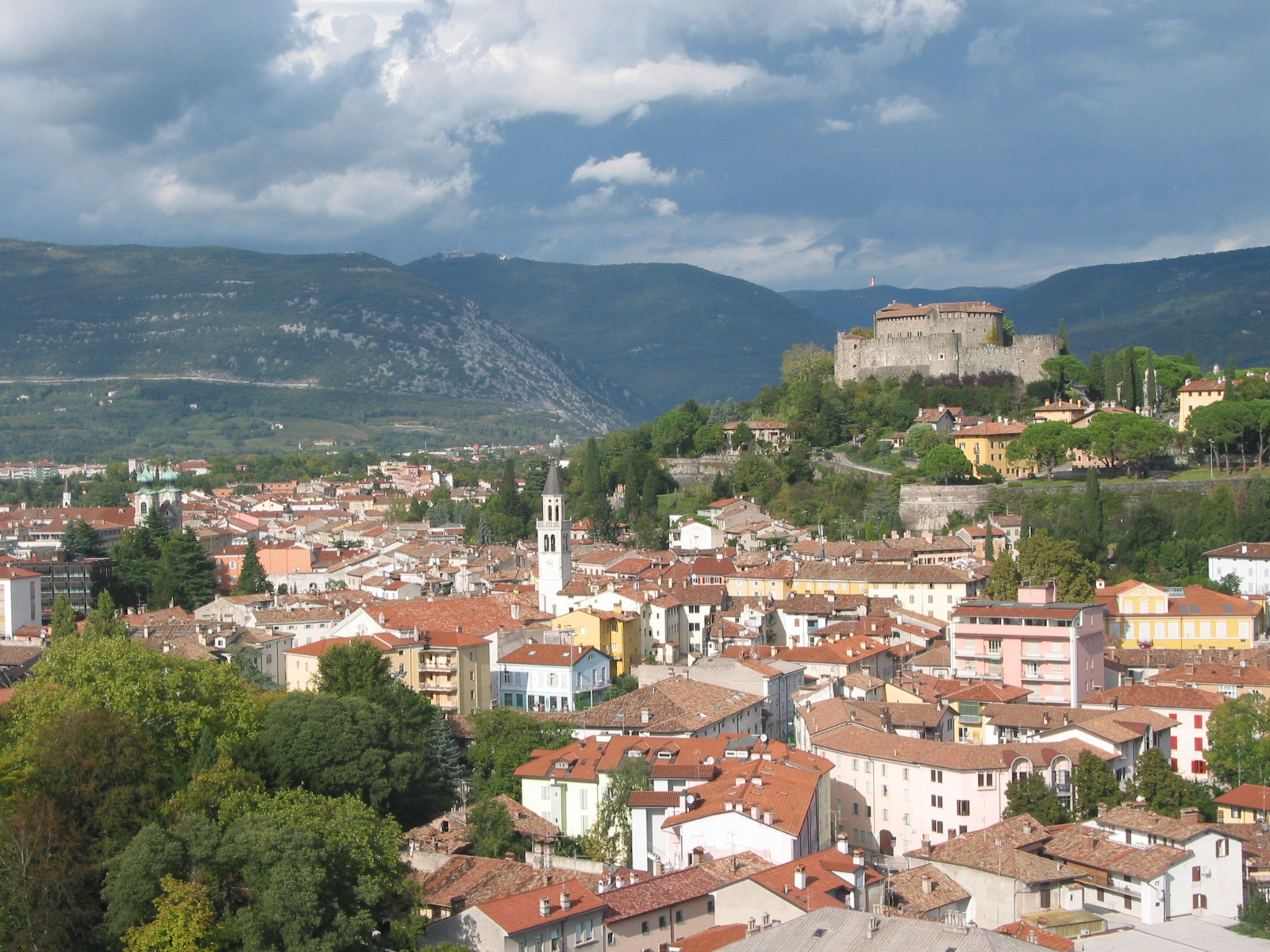 Copertina per Gorizia, al via il secondo maxi intervento delle asfaltature cittadine. Lavori anche di notte