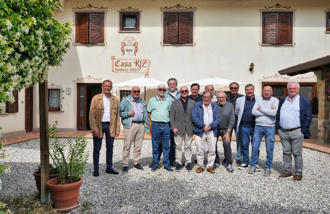 Copertina per Fotonotizia - Un legame lungo 52 anni: ritrovo per i diplomati all’Itis di Gorizia nel 1973