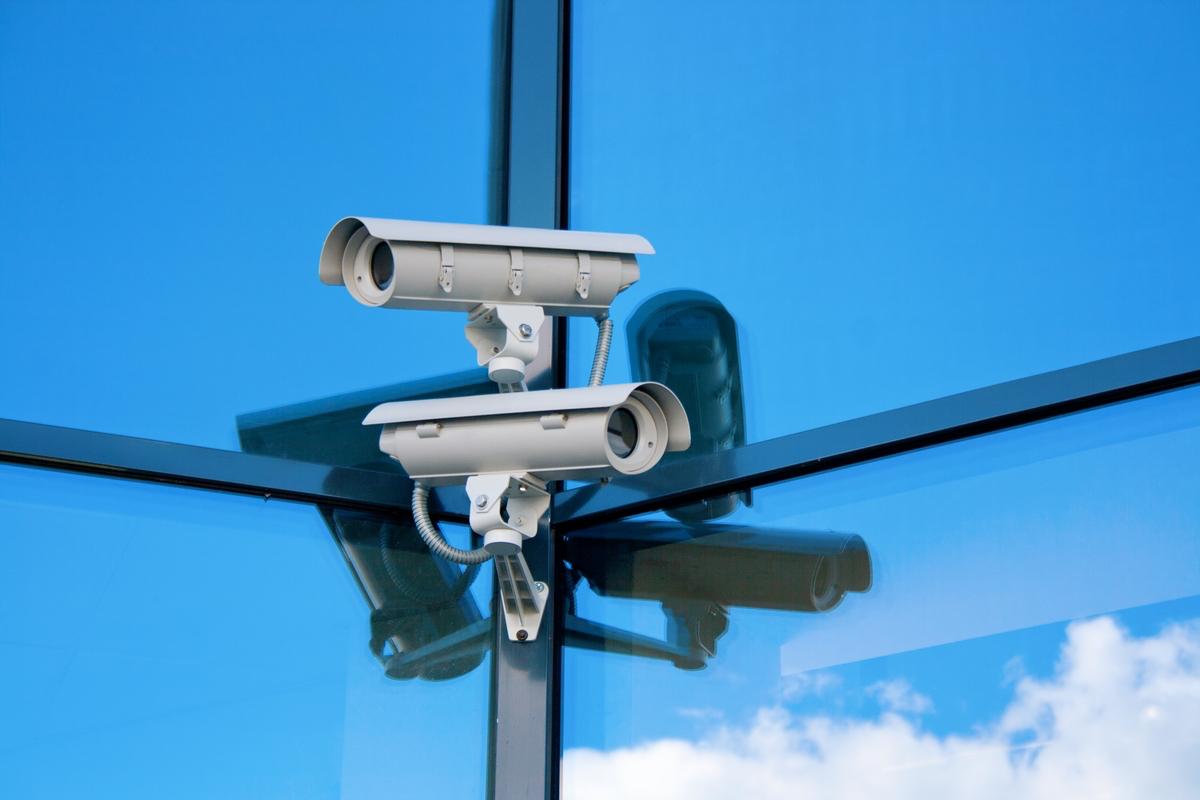 Copertina per Ronchi, FdI chiede maggiore coordinamento tra Polizia Locale e Forze dell’Ordine: «sfruttare appieno il sistema di videosorveglianza cittadino»