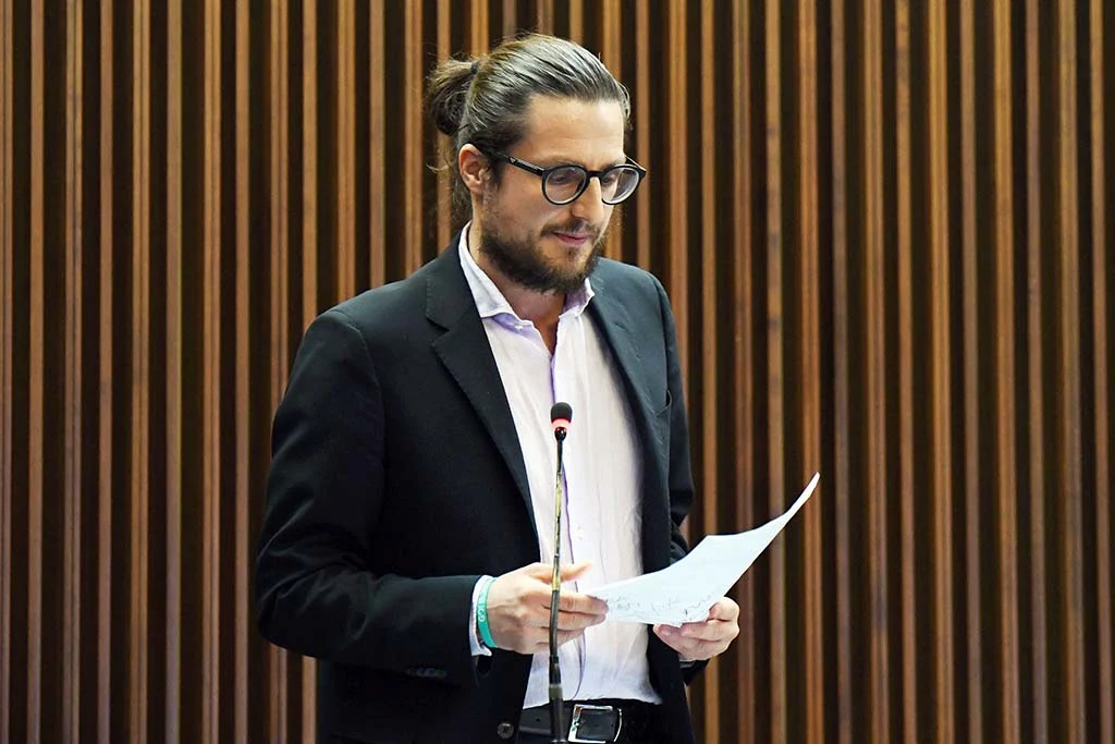 Immagine per Diplomi di italiano agli operai stranieri, Bullian: «Segno positivo ma in estremo ritardo»