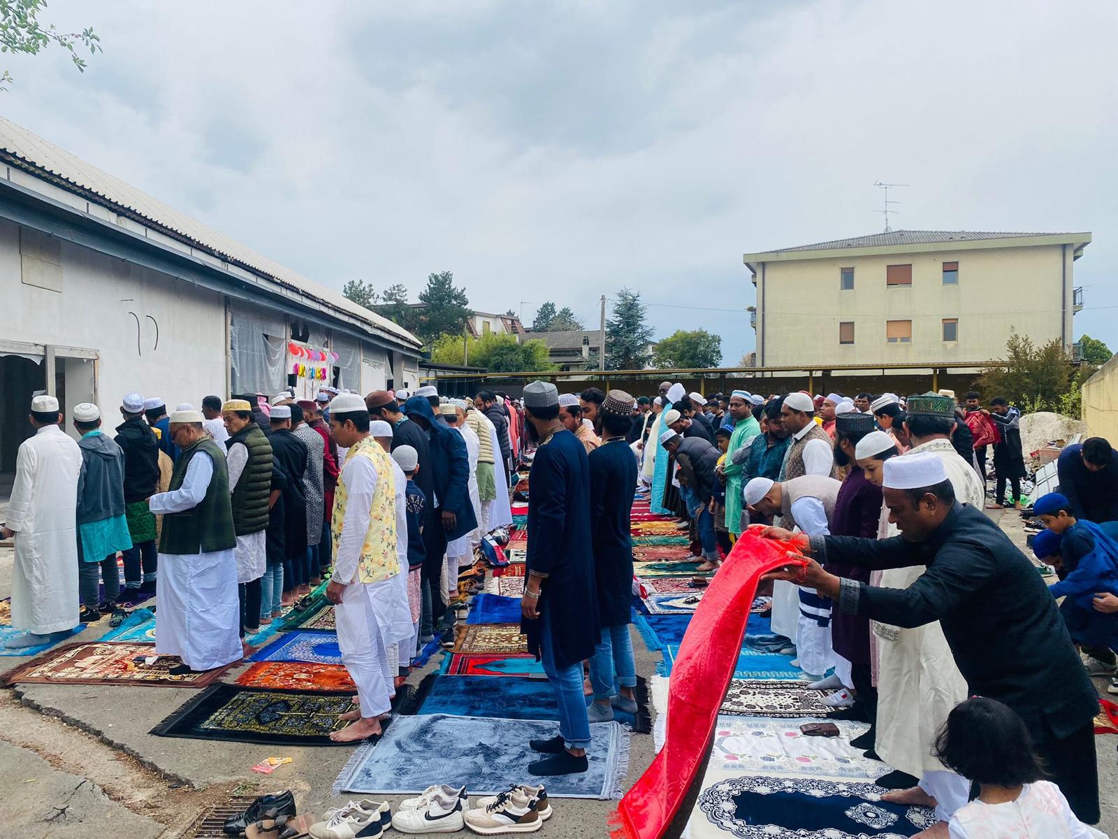Immagine per Inizia il Ramadan: preghiere nei centri islamici. Atteso il Consiglio di Stato a Monfalcone 