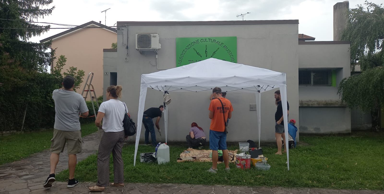 Staranzano, nasce un mural per raccontare la comunità. Lunedì 17 l’inaugurazione in via dell’Infanzia