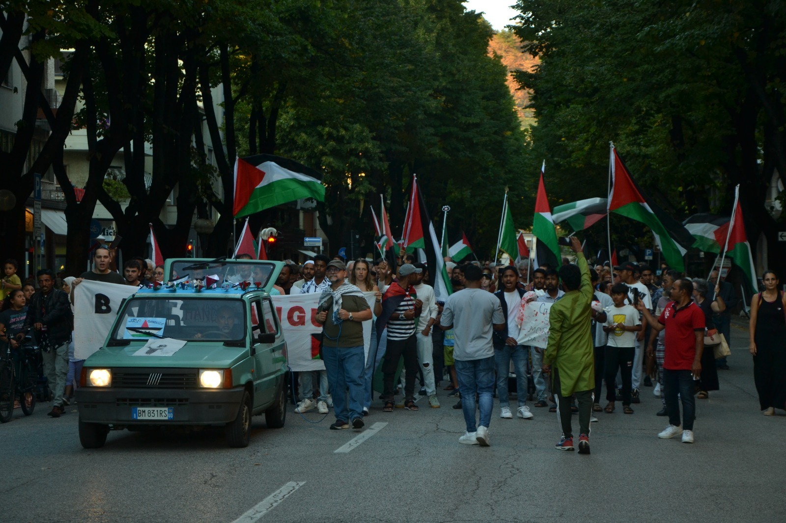 Immagine per Aggressioni ai giornalisti durante le manifestazioni ProPal, la condanna dell'Ordine del Fvg: «Più tutele ai colleghi»