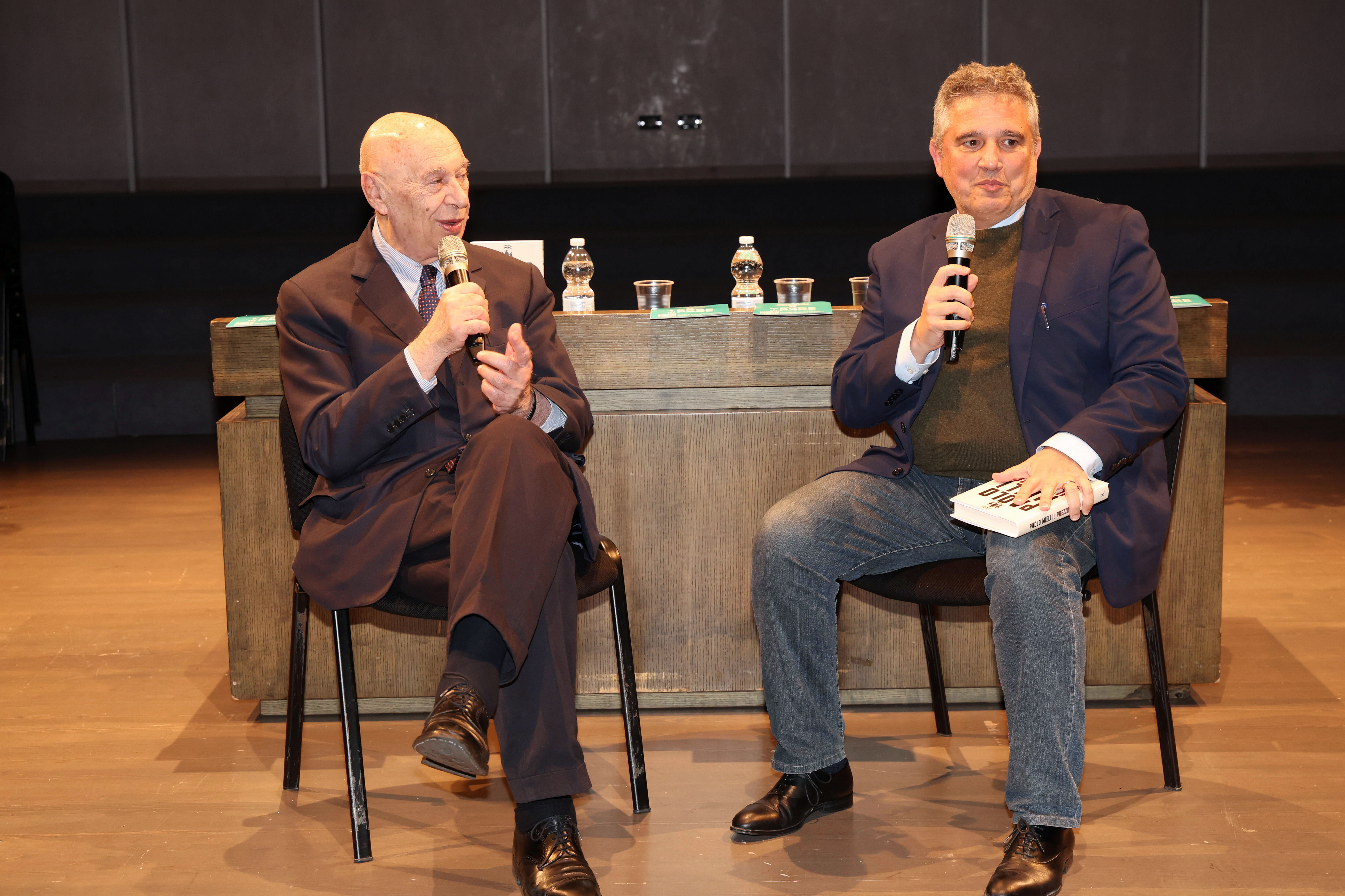 Immagine per Paolo Mieli apre ‘Terre di pace’, «tutto può confliggere ma non le religioni»