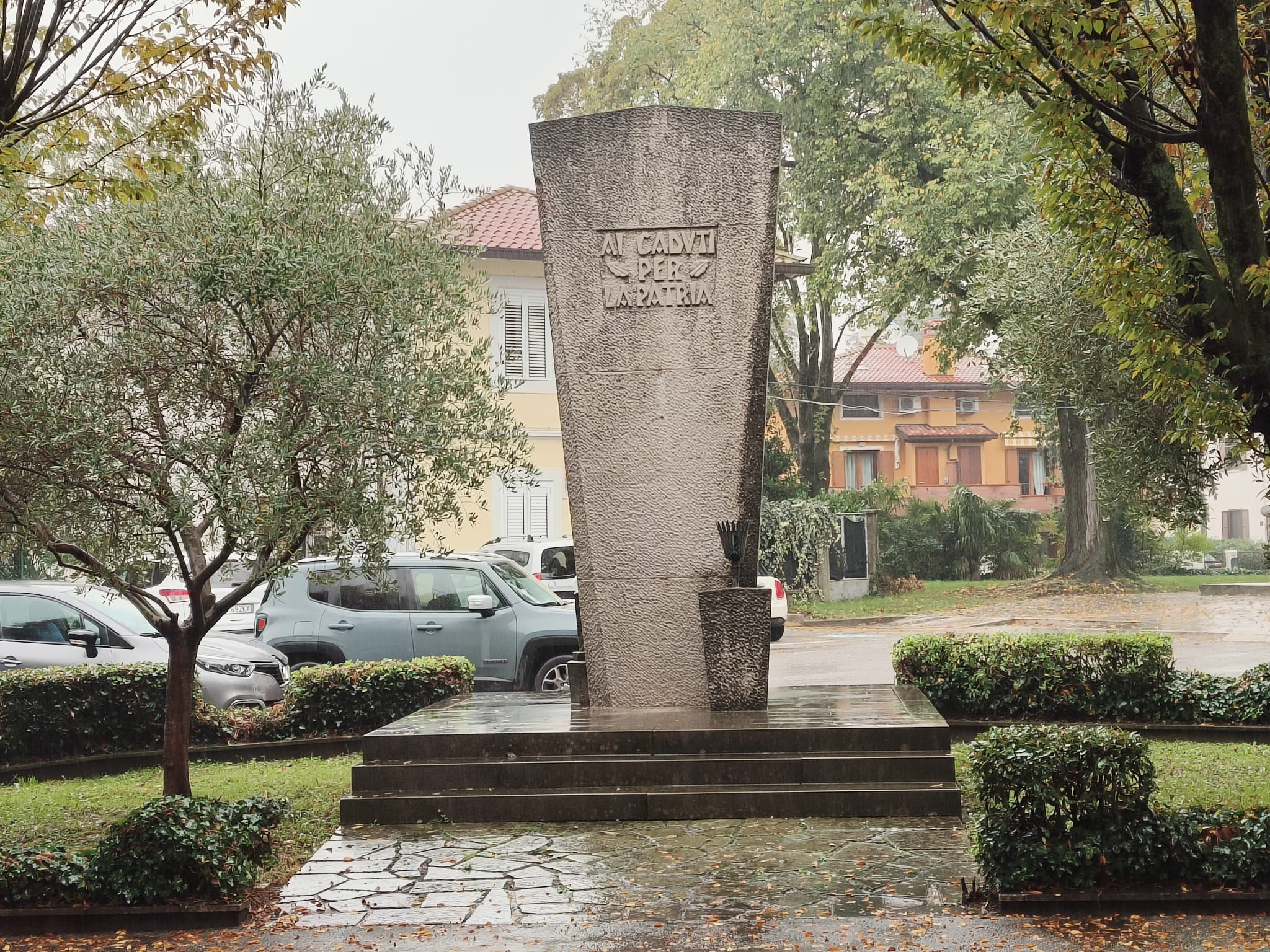 Immagine per Ronchi ricorda i Caduti di tutte le guerre e onora i fedeli defunti. Attesa la Fiaccola Alpina della Fraternità
