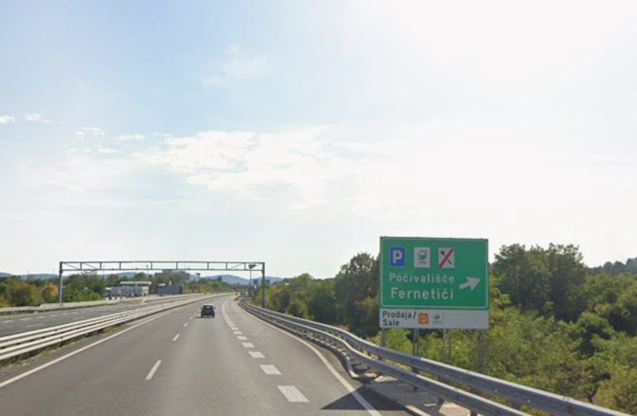 Copertina per File infinite tra Vipava e Fernetti, autotrasportatori esasperati: interventi su entrambi i fronti del confine.