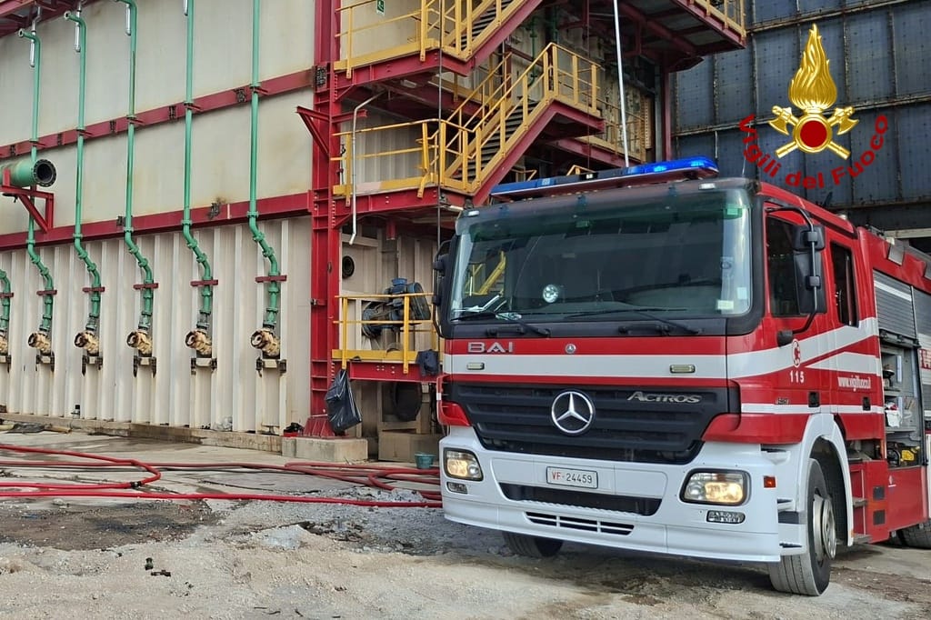 Immagine per Principio d'incendio all'ex centrale elettrica di Monfalcone: intervento dei Vigili del Fuoco