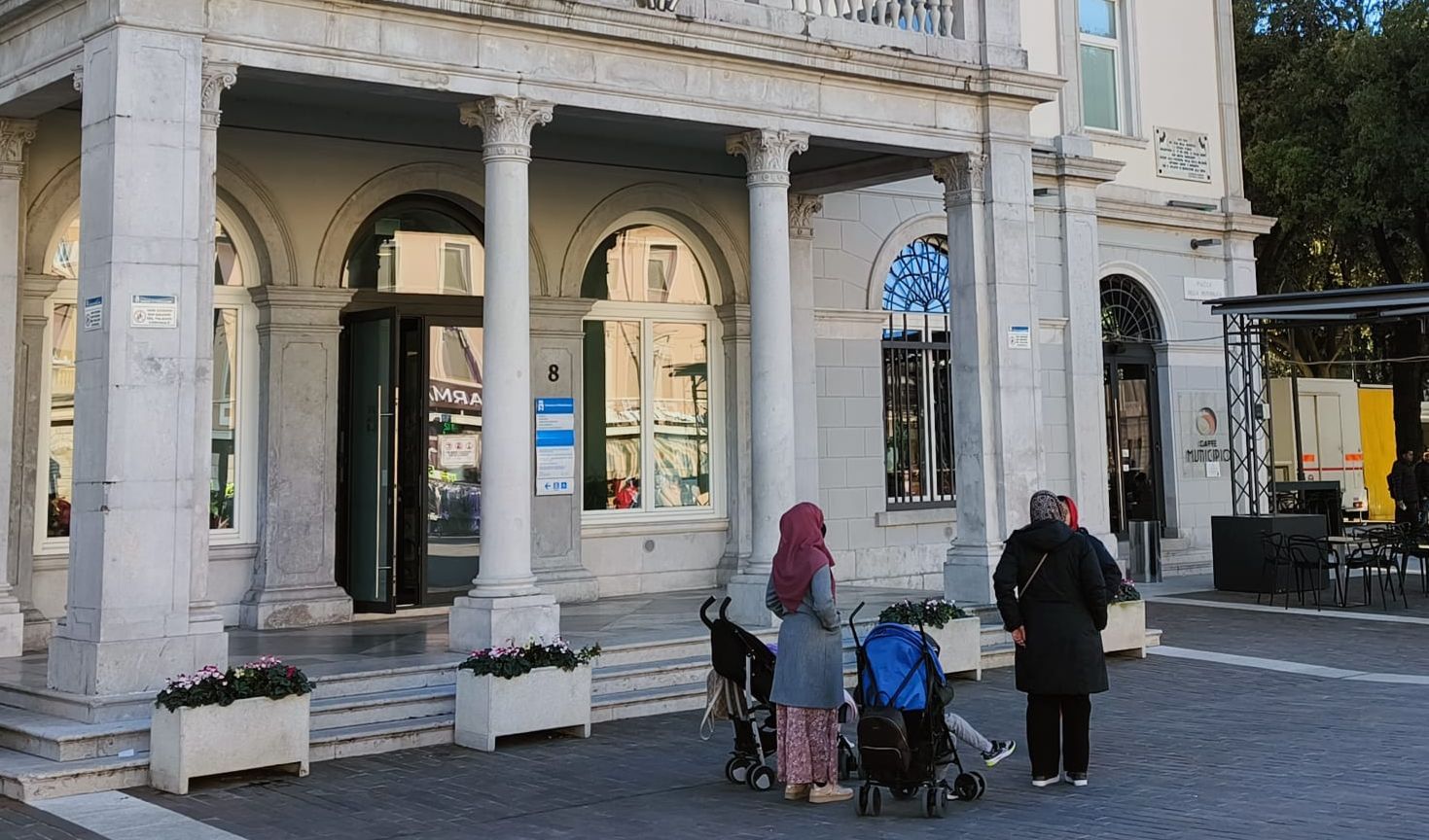 Immagine per Niqāb a scuola, i dem  Moretti e Mastrobuoni: «Il problema era noto da tempo. Ora basta propaganda»