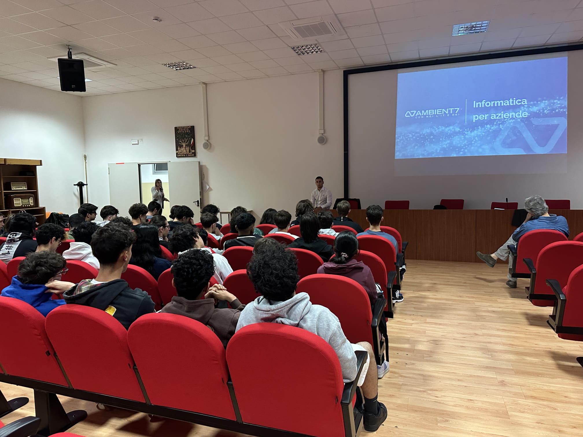 Immagine per Fotonotizia - Ambient7 incontra gli studenti dell'ISIS BEM a Staranzano: focus su cybersecurity e gestione informatica