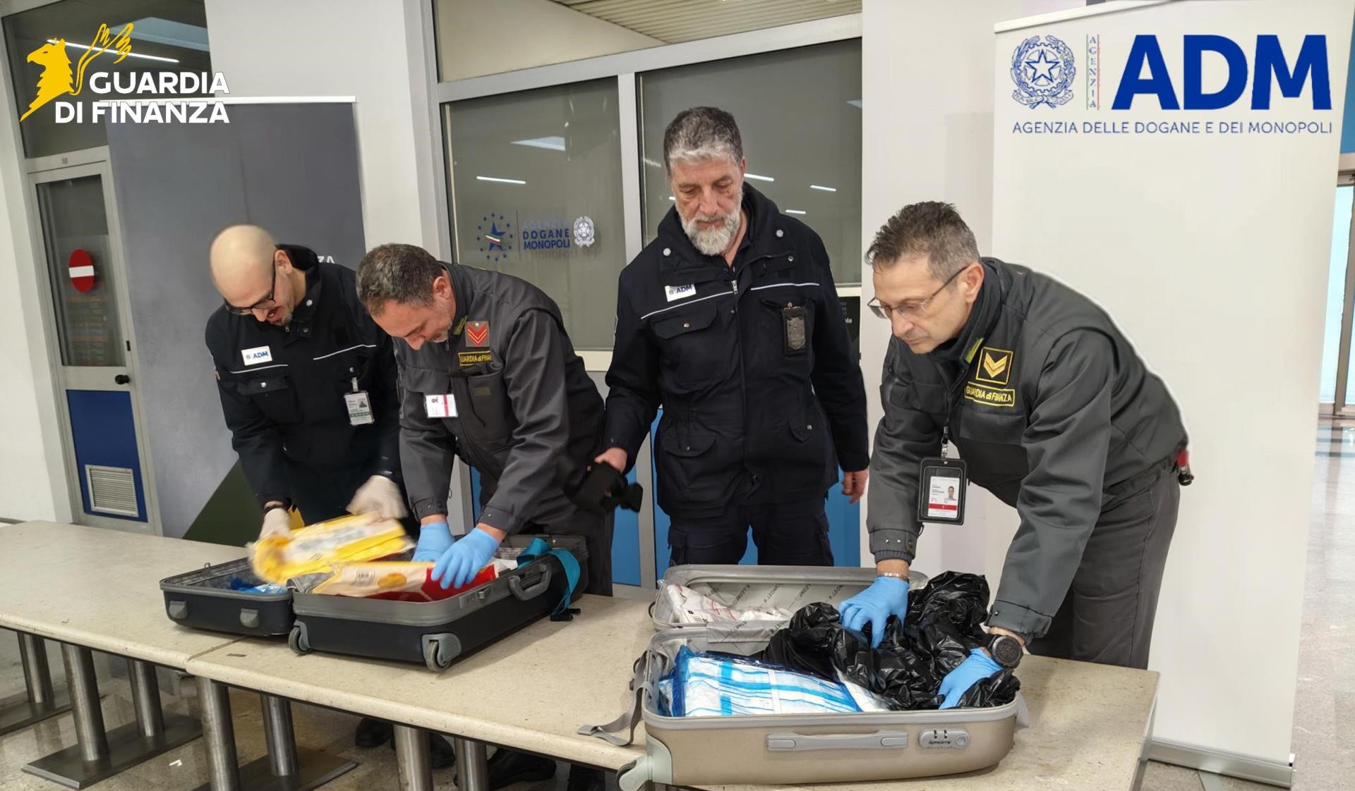 Immagine per Viaggiava con 1.400 dosi di Sildenafil, cittadino sloveno fermato dalle Fiamme Gialle al Trieste Airport