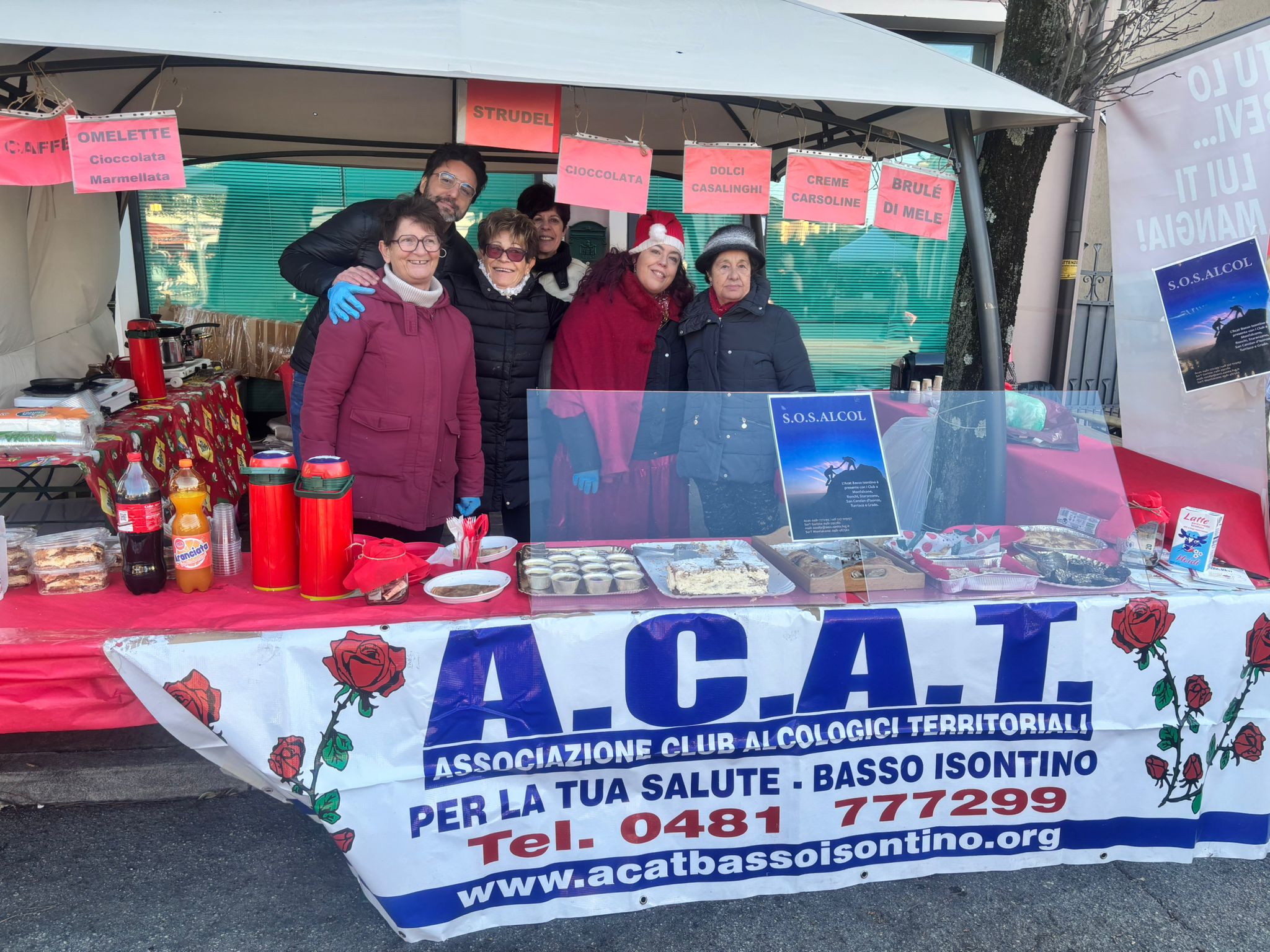 Fotonotizia – Il ‘Chiosco Alternativo’ di ACAT alla Festa di Santo Stefano, «un grande messaggio di umanità»