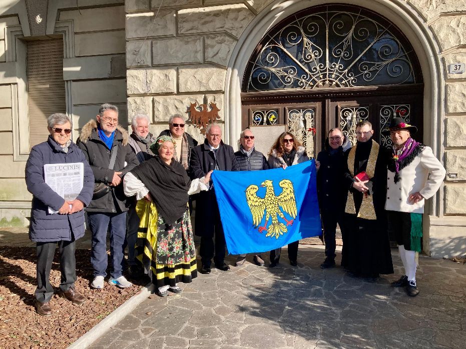 Immagine per Lucinico, l'Aquila del Friuli posizionata sulla facciata del Centro Civico