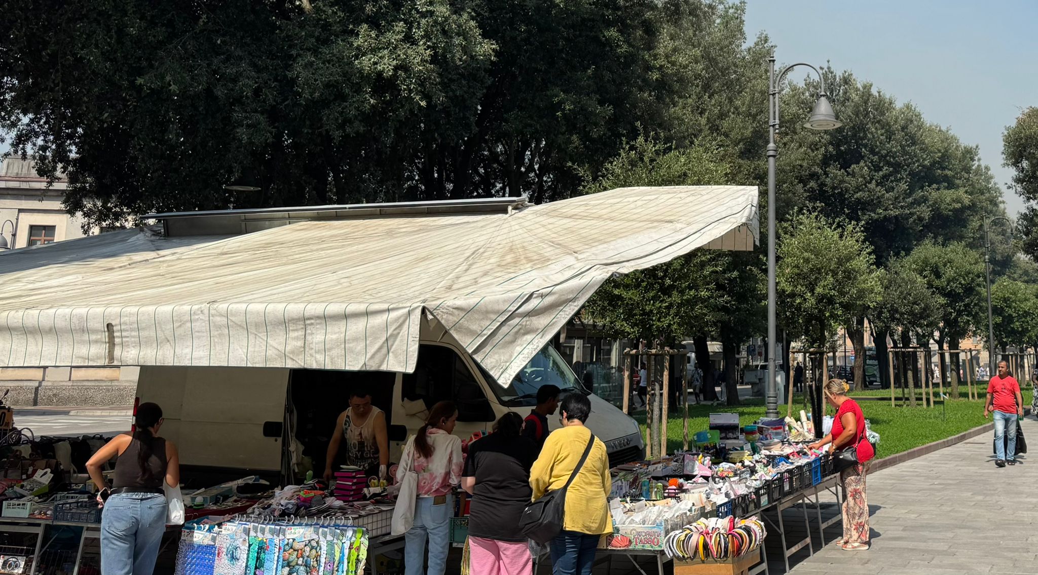 Immagine per Daspo urbano a un cittadino rumeno per accattonaggio molesto al mercato settimanale di Monfalcone