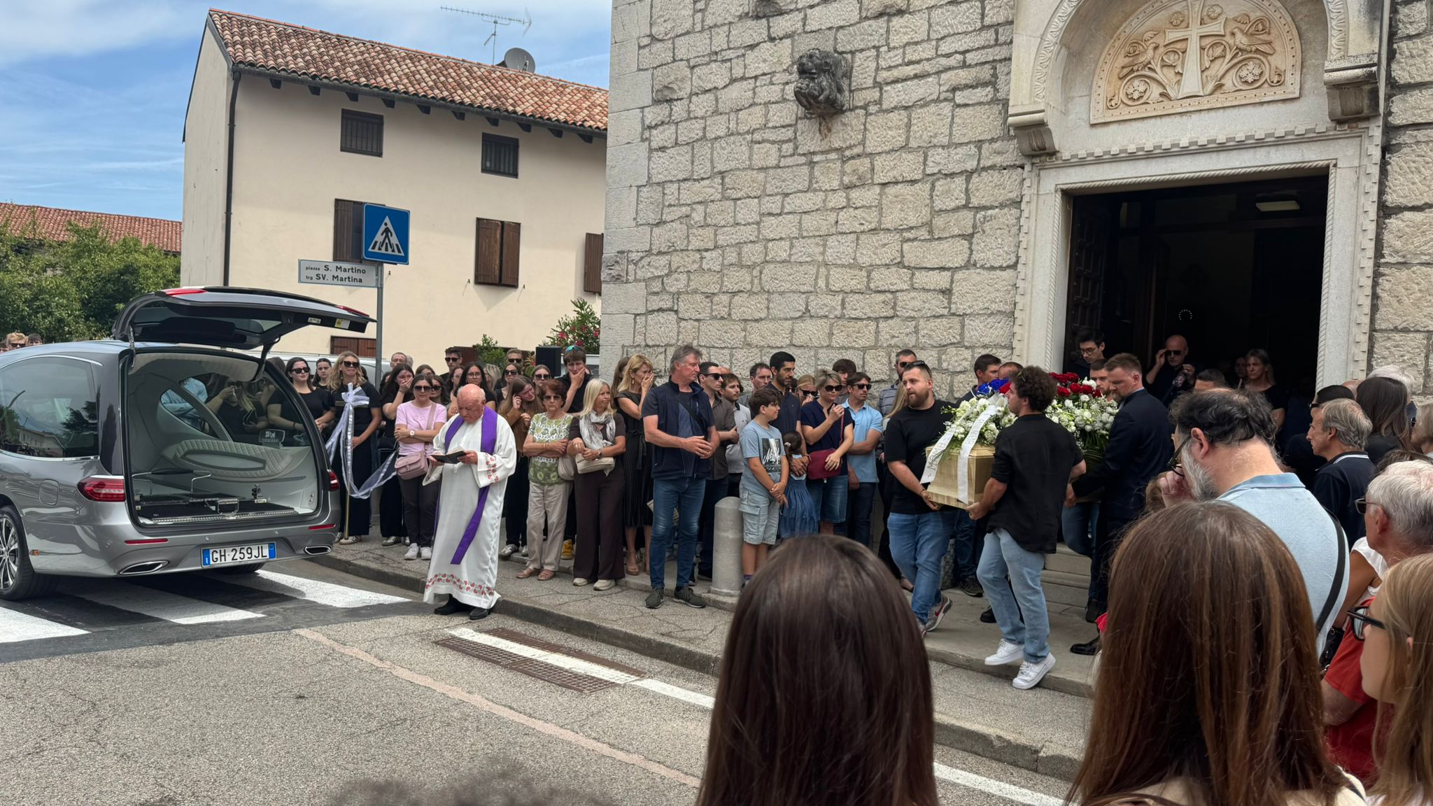 Doberdò, un mare di affetto travolge la famiglia di Jan Bensa: «Eri capace, sincero, onesto»