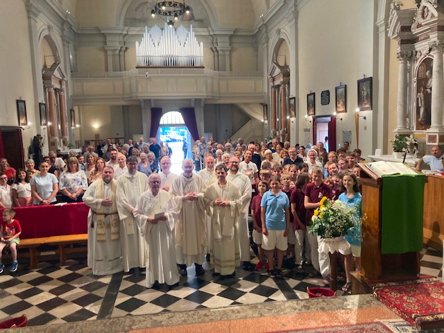 Immagine per Monfalcone, la gratitudine della comunità per i 60 anni di sacerdozio di don Mario Malpera
