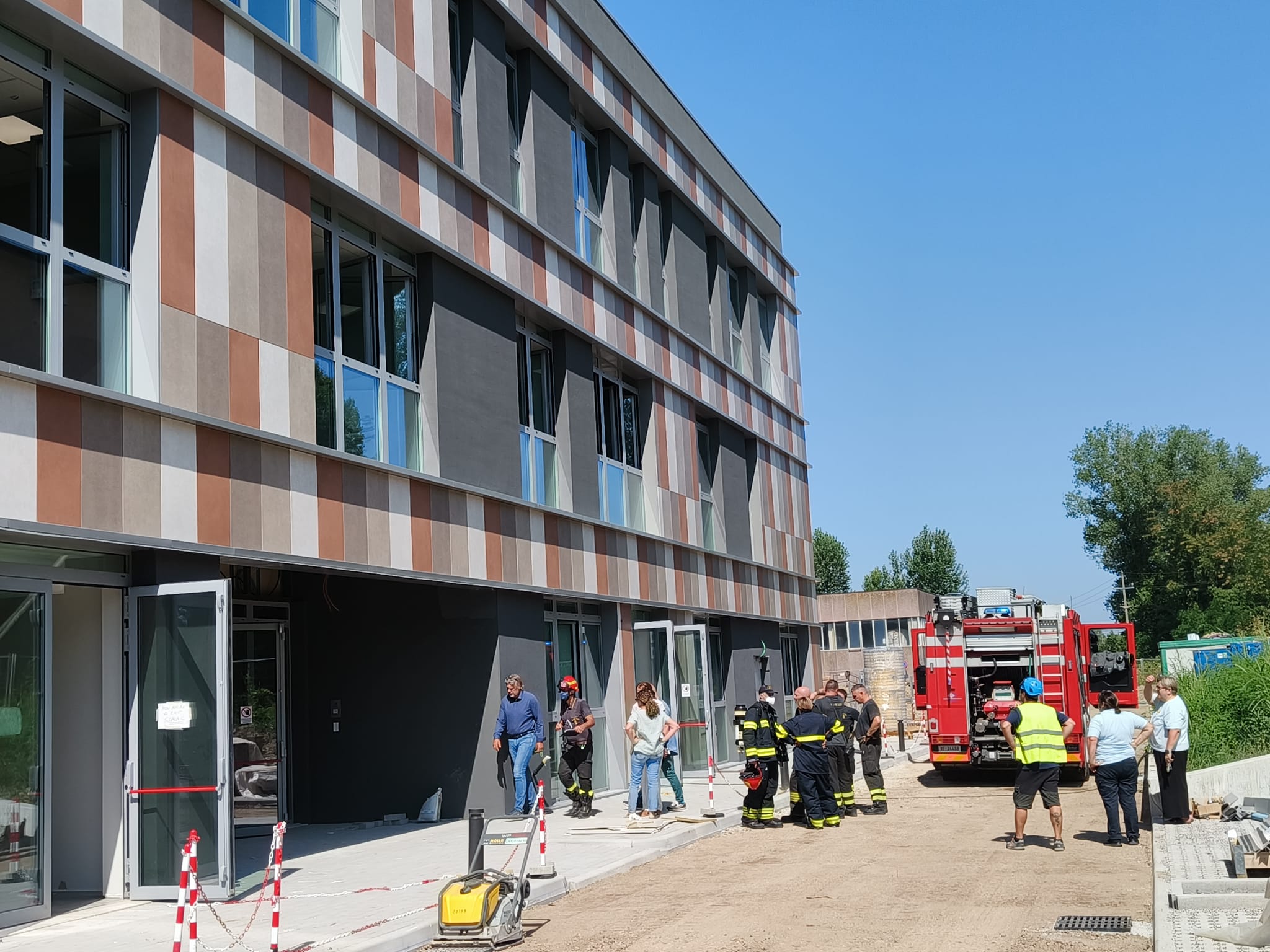 Spente le fiamme alla Casa di Comunità di Monfalcone: trasferiti temporaneamente due ambulatori