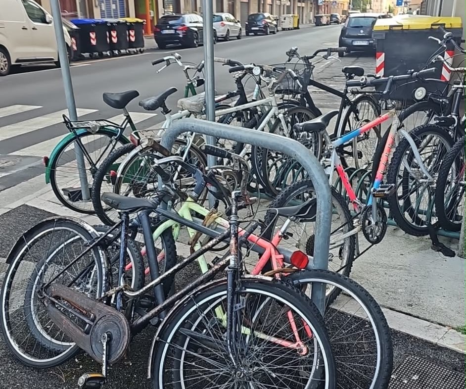 Immagine per Posteggi 'selvaggi' di biciclette in zona Anconetta a Monfalcone: 22 rimozioni della Polizia Locale
