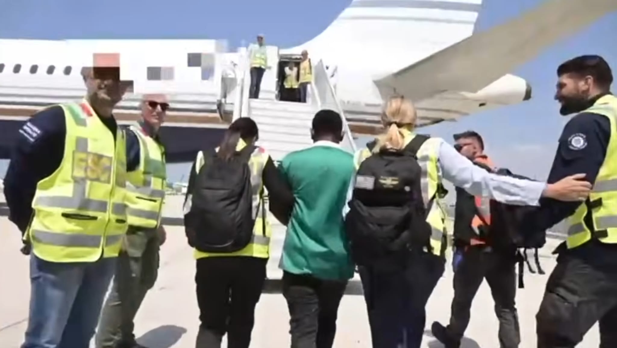 Immagine per 9 rimpatri dal Cpr di Gradisca: partito da Ronchi il volo charter per la Nigeria. Cisint: «Il sistema funziona»
