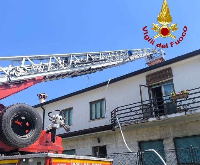 Immagine per Staranzano, incendio in via San Giorgio: verifiche in corso sull'impianto fotovoltaico