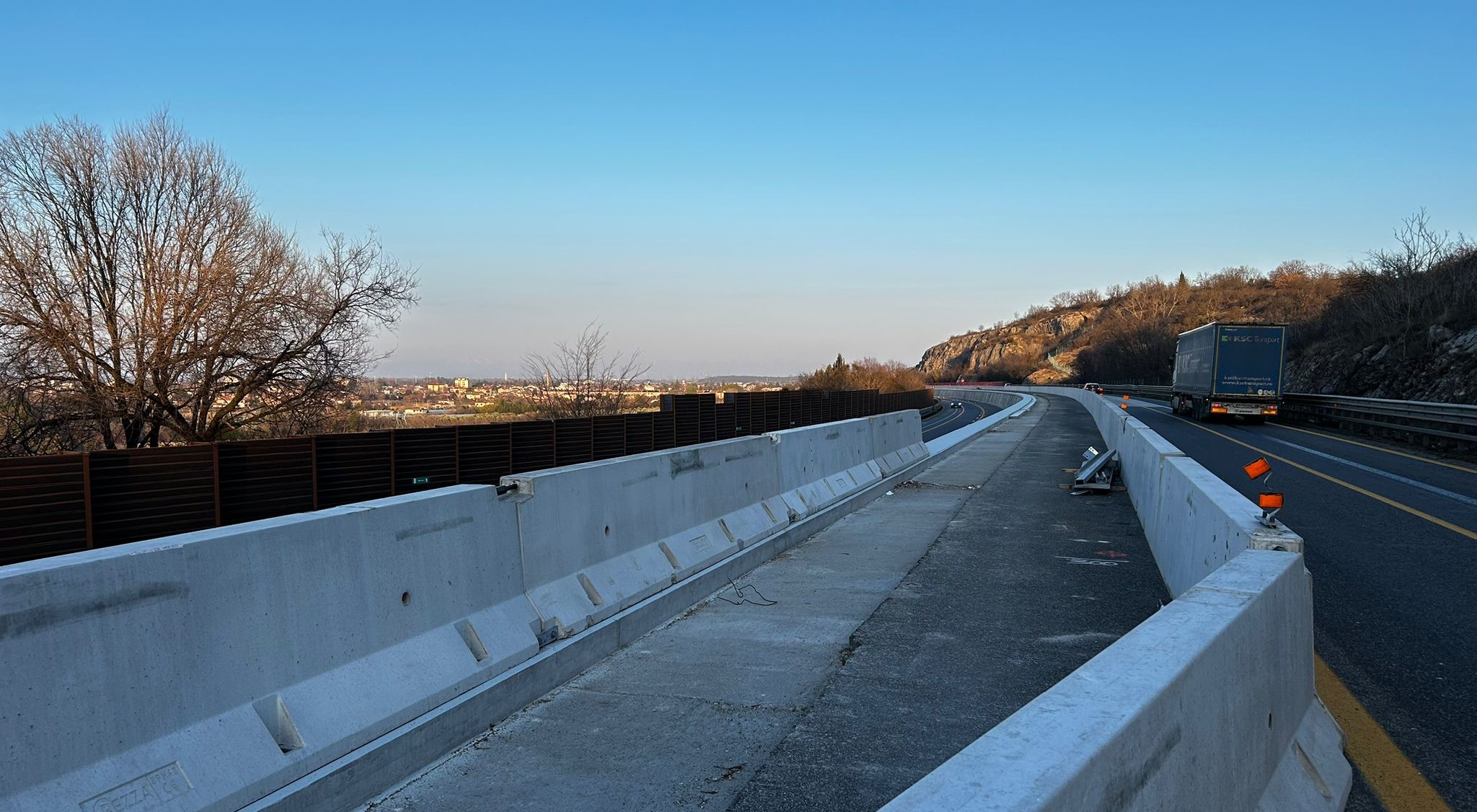 Immagine per Barriere spartitraffico al Lisert e Redipuglia: si va verso l'ultimazione dei lavori 