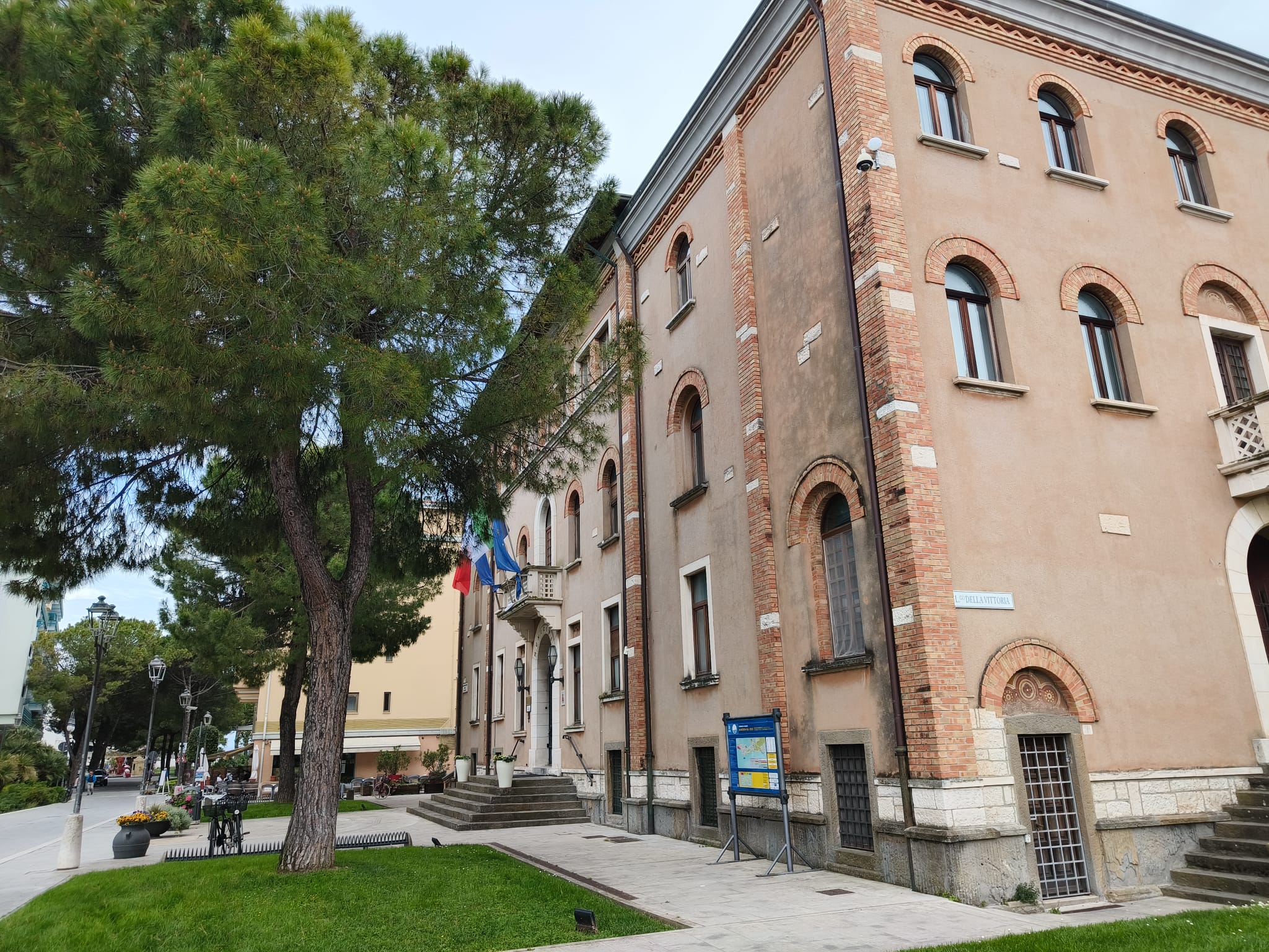 Immagine per Le norme di sicurezza negli spettacoli pubblici e nei locali: se ne parla in Comune a Grado il 18 maggio