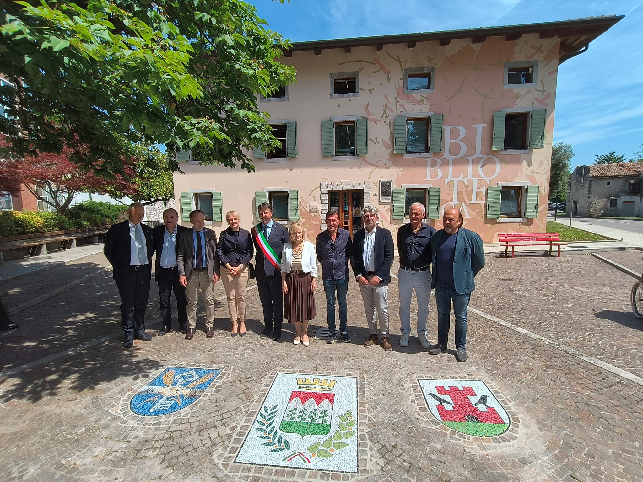 Immagine per Ronchi, «Amicizia e condivisione, fondamenti dell’Europa unita»: svelati i mosaici dei gemellaggi con Wagna e Metlika