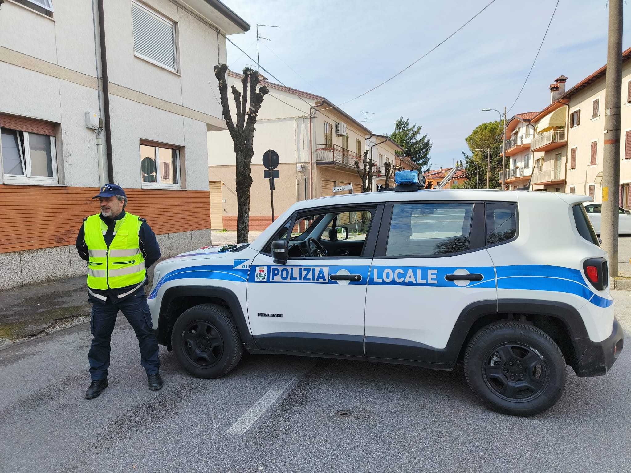 Immagine per Ronchi, fermato camion con merci pericolose: tre verbali da mille euro e due mesi di fermo per irregolarità nel trasporto