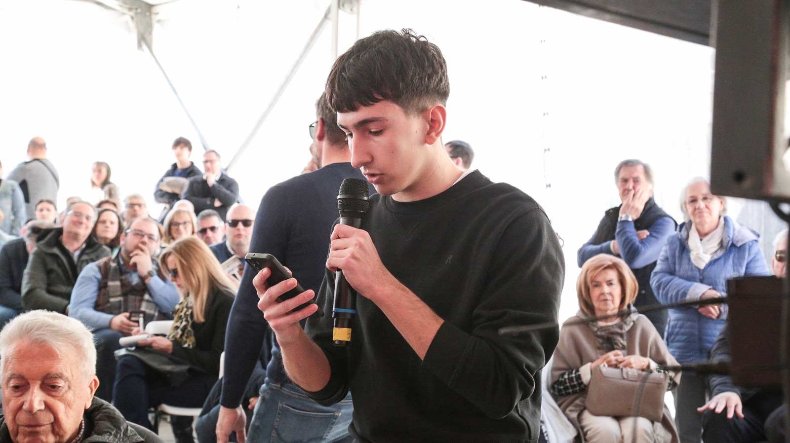 Immagine per «Ingiusto definire una 'minaccia' una divinità»: a Geografie la contestazione degli studenti