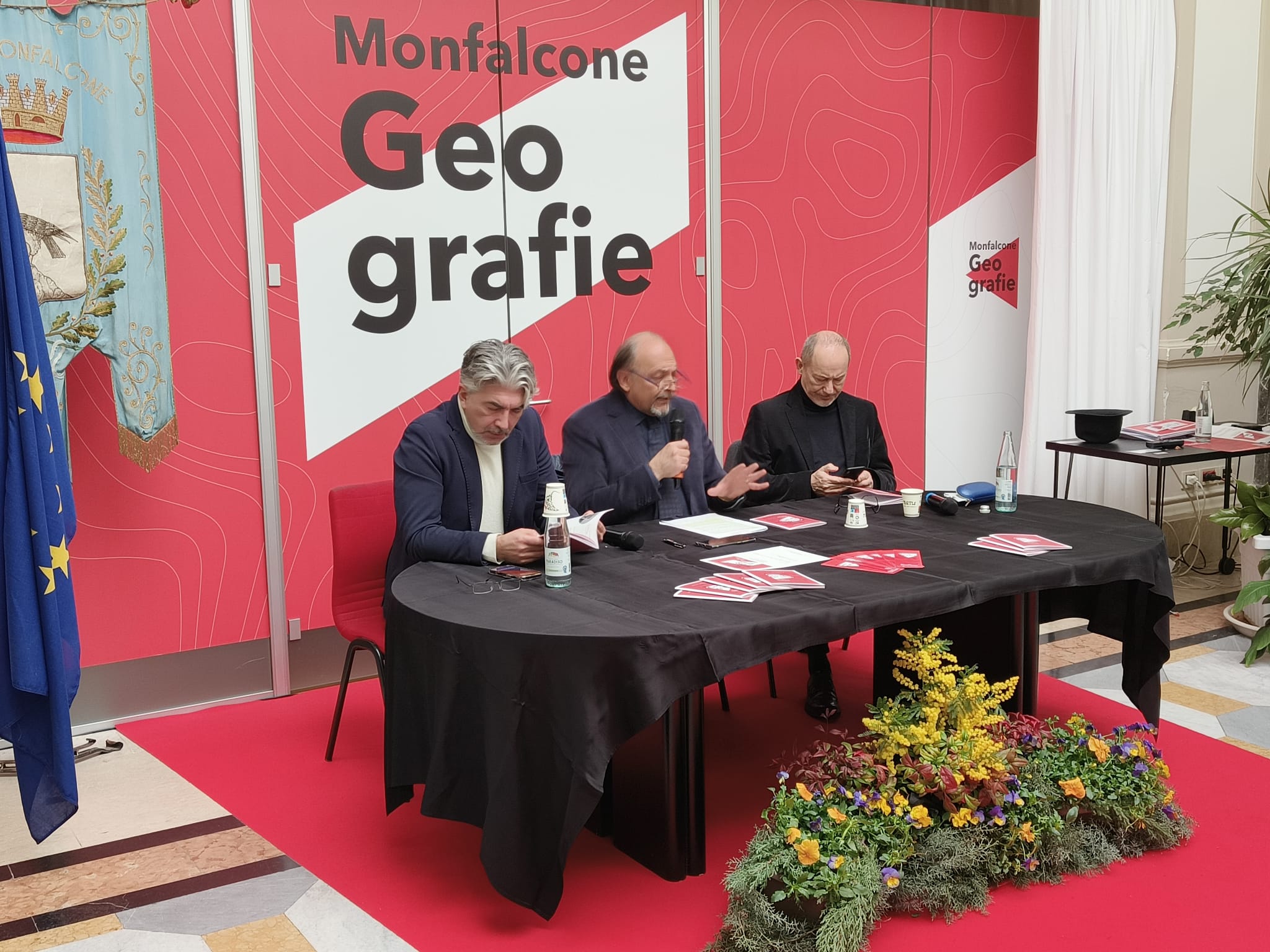 Immagine per Monfalcone Geografie ritorna con le sue voci viaggianti per «scrivere e leggere la terra». Si parte con Vincenzo Schettini