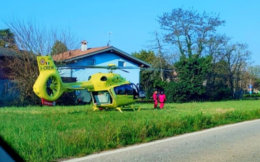 Capriva, scontro tra auto e moto. Giovane motociclista in codice rosso a Udine