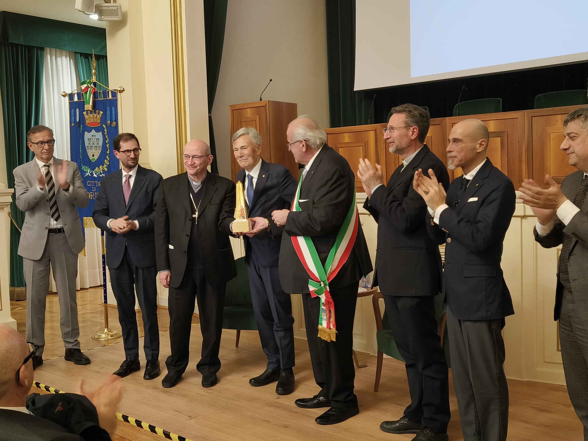 Immagine per Paolo Petiziol insignito del ‘GO! Pharus’ d'oro nel segno dei Patroni: «Gorizia è la città che amo, la mia capitale»