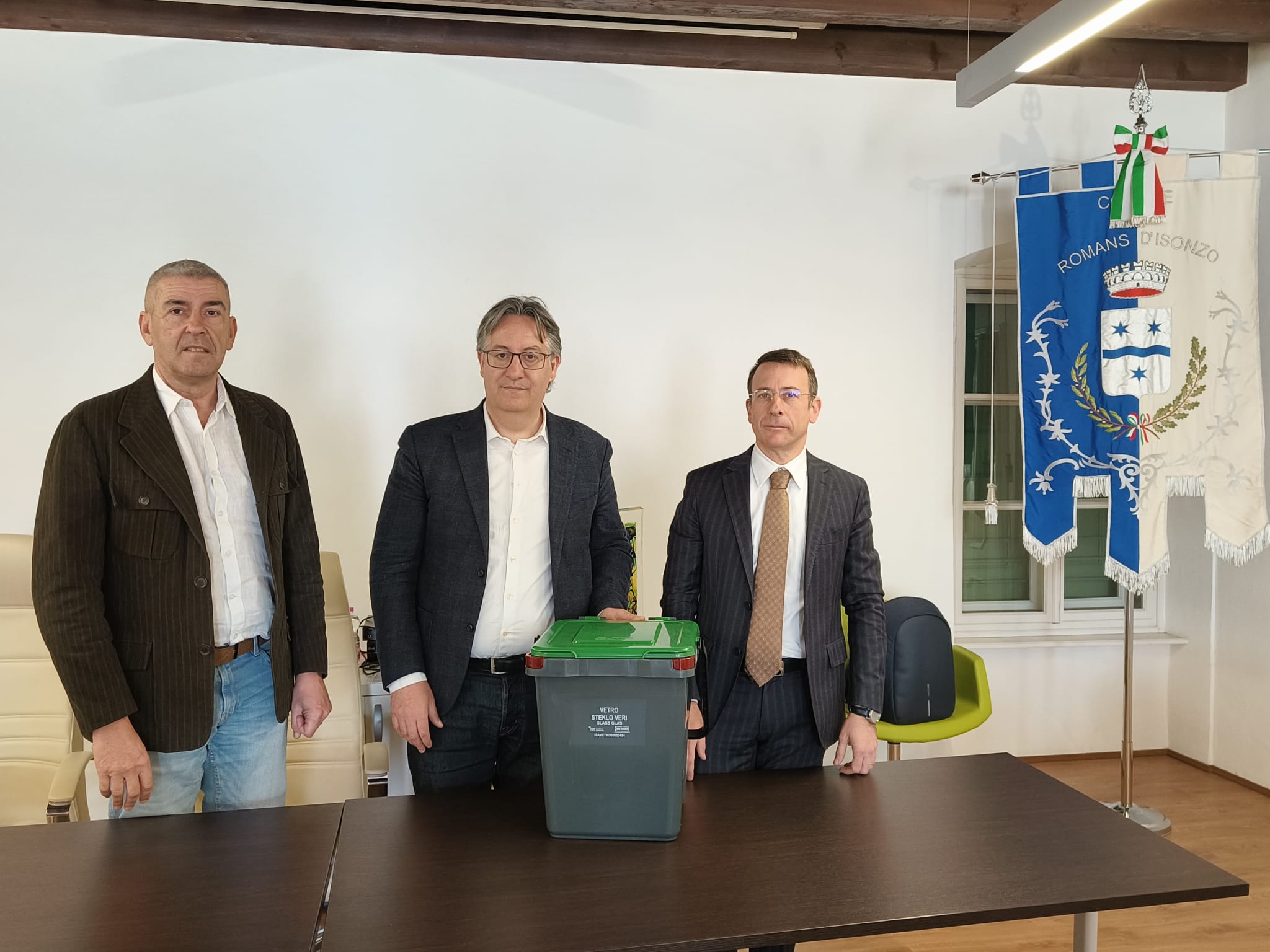 Immagine per Dopo Turriaco anche Romans fa da apripista per sperimentare la raccolta a domicilio del vetro