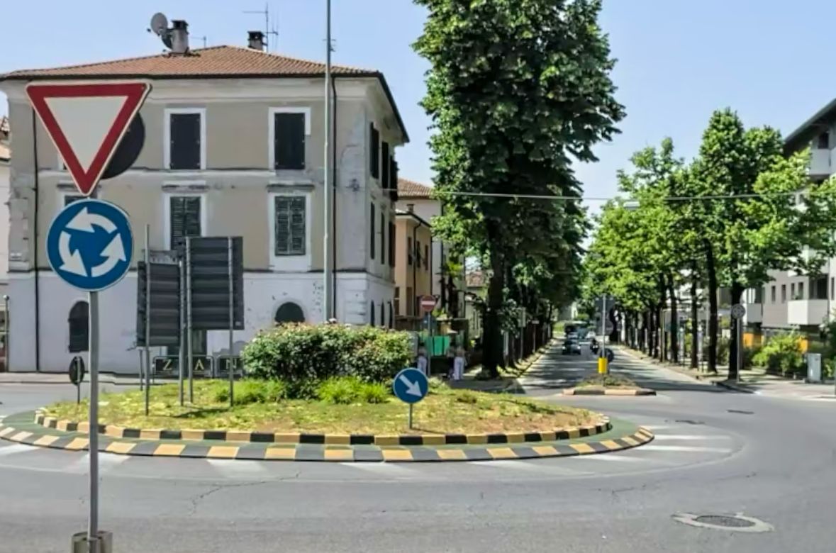 Immagine per Gorizia, il Piano Asfalti 2024 al rush finale: interventi per 2,5 milioni di euro. Restyling sulla rotonda di via Duca d’Aosta