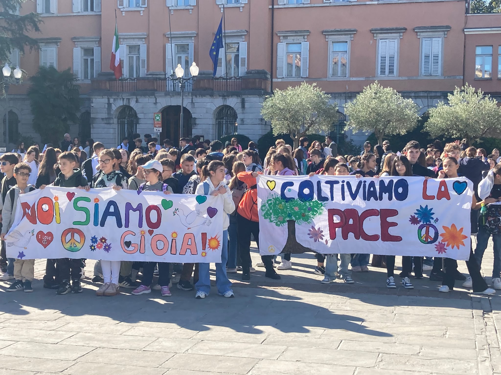 Gorizia e Nova Gorica sempre più unite con ‘Passi di Pace’: la Lampada di Assisi attraversa l'ex confine
