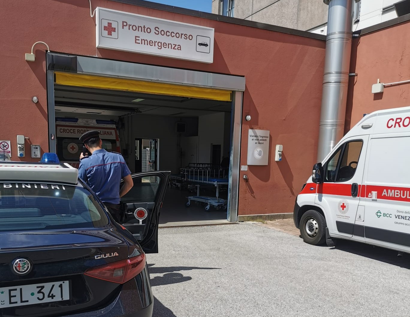 Immagine per Un operaio incastrato in un tornio e un operatore ecologico ferito: interventi tempestivi di Carabinieri e Sanitari