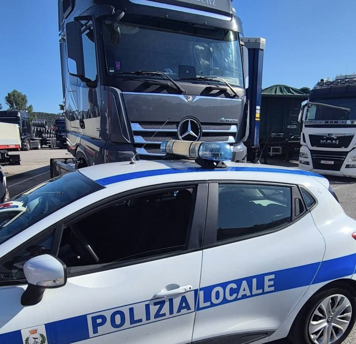Immagine per Monfalcone, quasi 30 ore alla guida e solo 44 minuti di riposo: accertate gravi irregolarità su una bisarca polacca