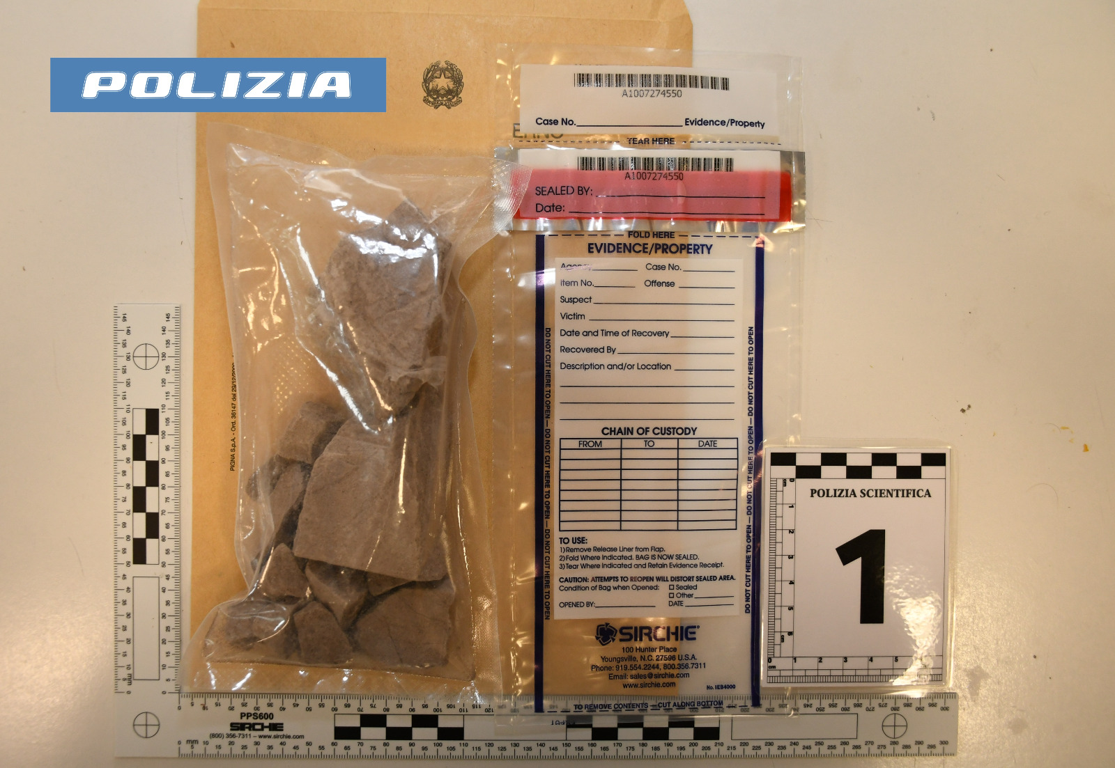 Immagine per Nascondeva eroina tra i fazzoletti e in macchina, 62enne di Fogliano arrestato dalla Polizia