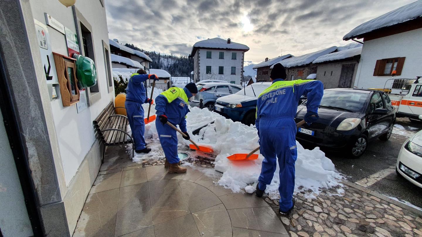 Copertina per Ancora troppa neve in Carnia, terzo giorno di aiuti da Gorizia e oggi arriva anche Cormons