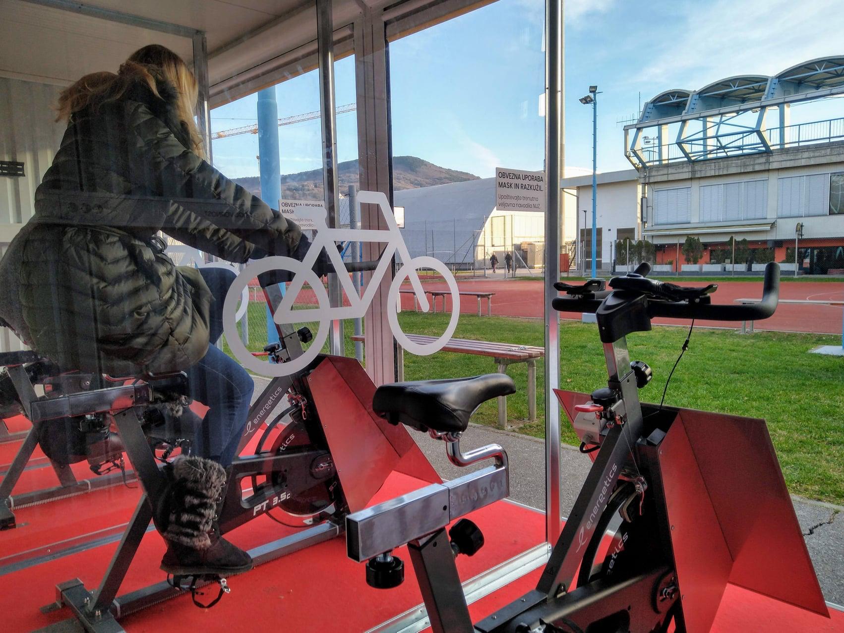 Copertina per Pedalare in sicurezza producendo energia, Nova Gorica installa le cyclette nel parco sportivo