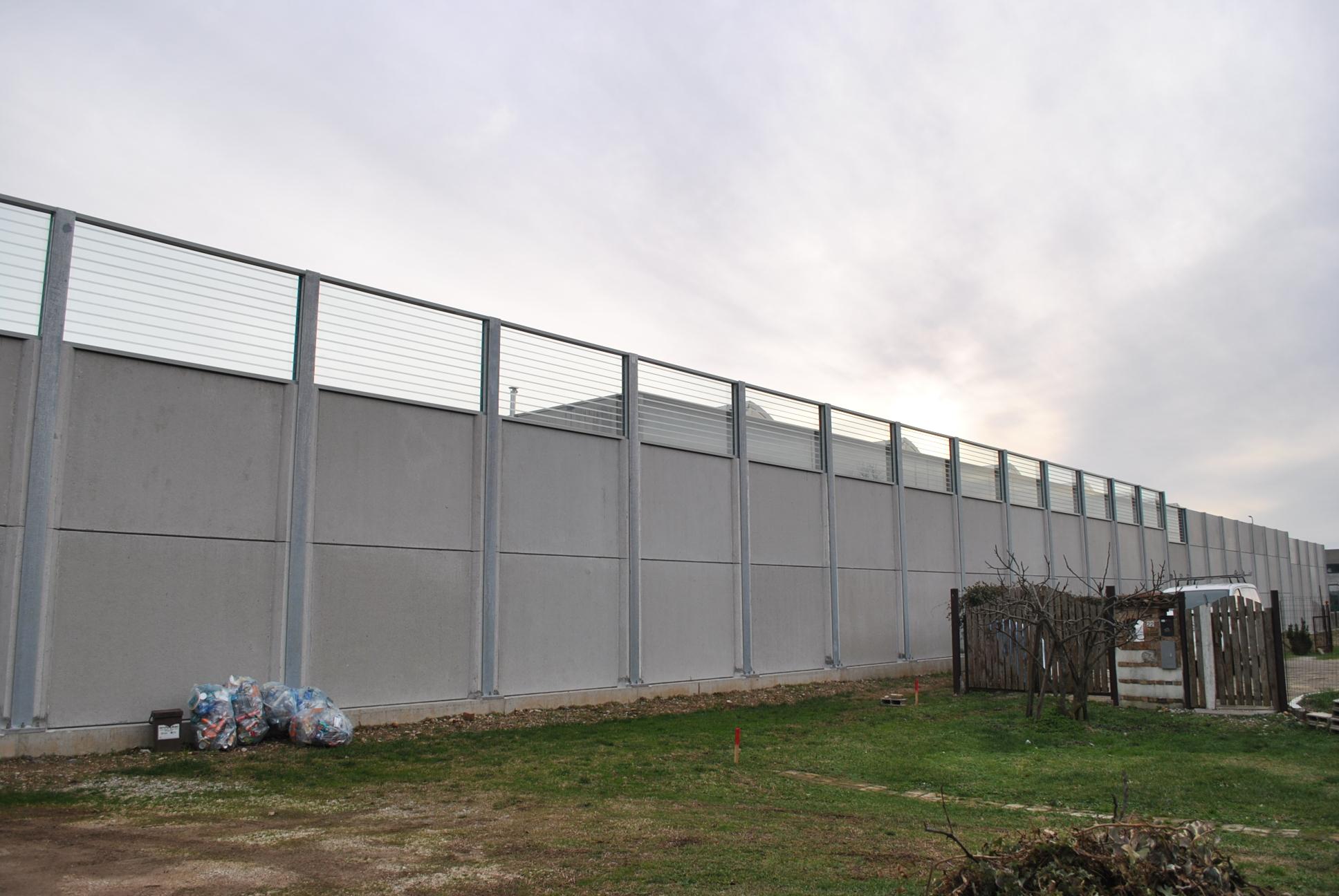 Immagine per La barriera antirumore della zona industriale di Romans si vestirà di verde