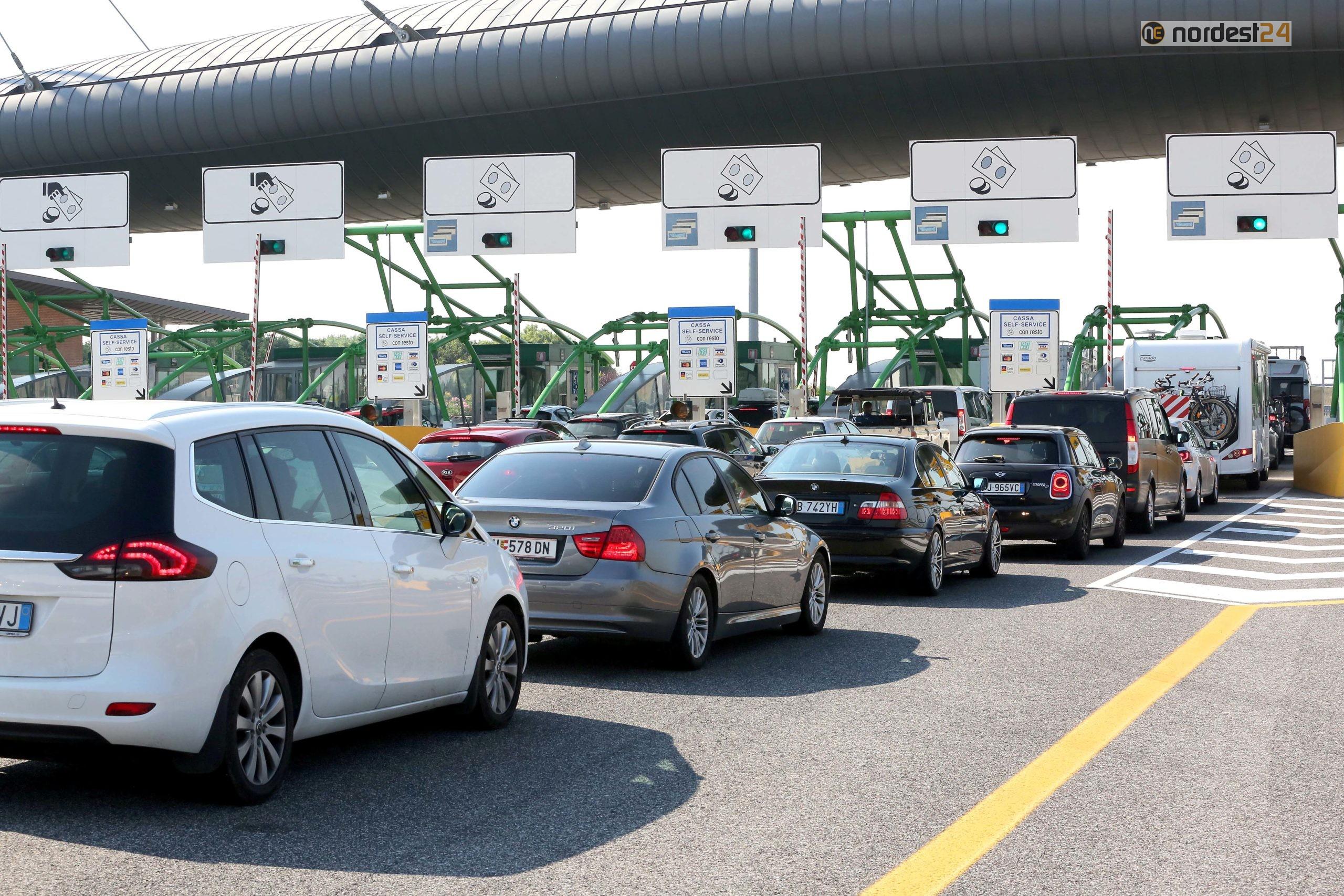Copertina per Autostrada A4, traffico sostenuto per il ponte del Primo maggio in Fvg