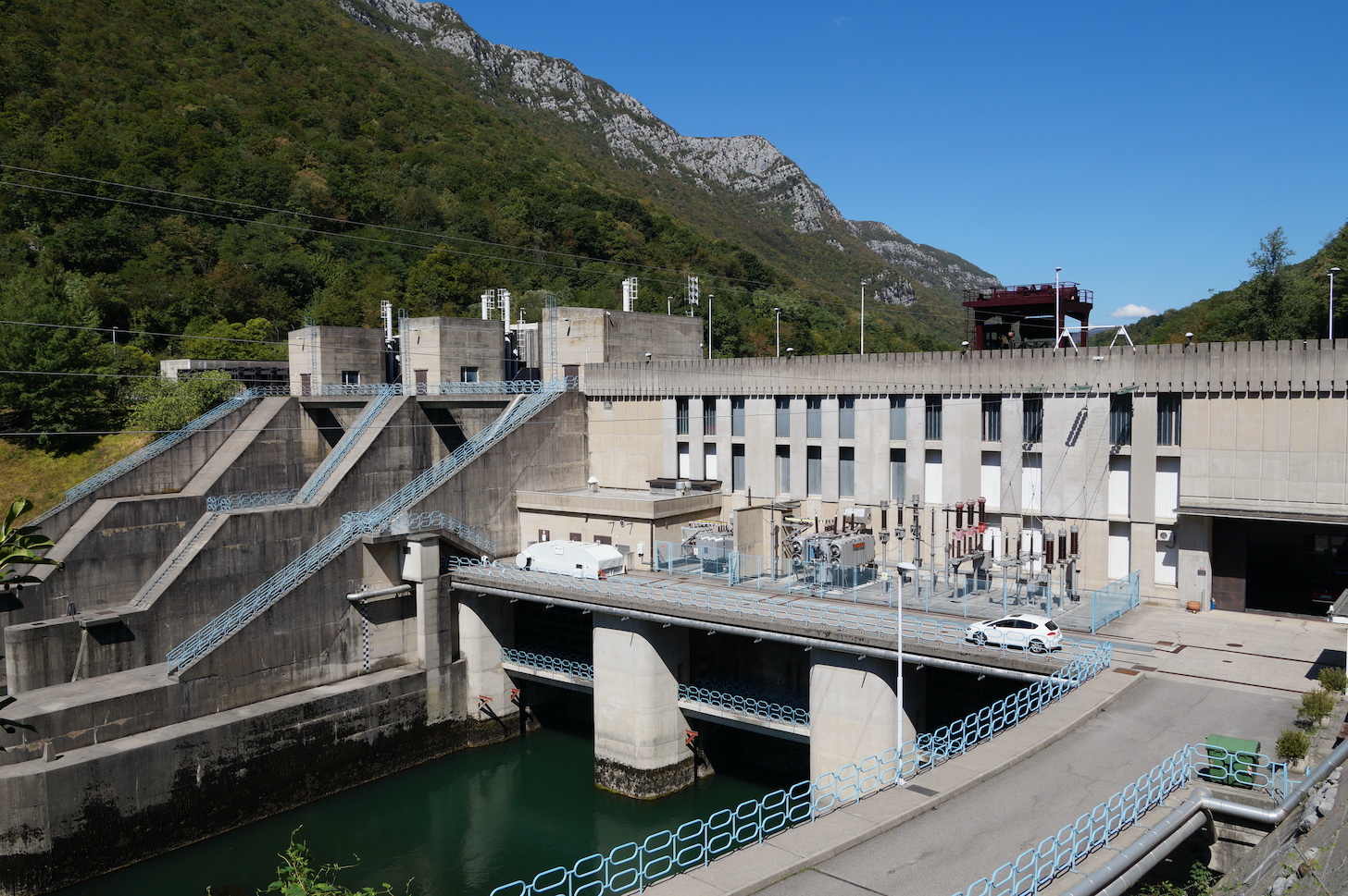 Copertina per Riparte la centrale idroelettrica di Salcano, «flusso garantito all'Italia»