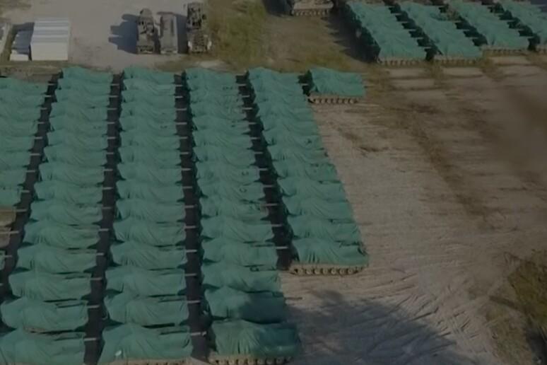 Copertina per Carri armati diretti all'Ucraina, fermi 100 mezzi svizzeri a Villesse
