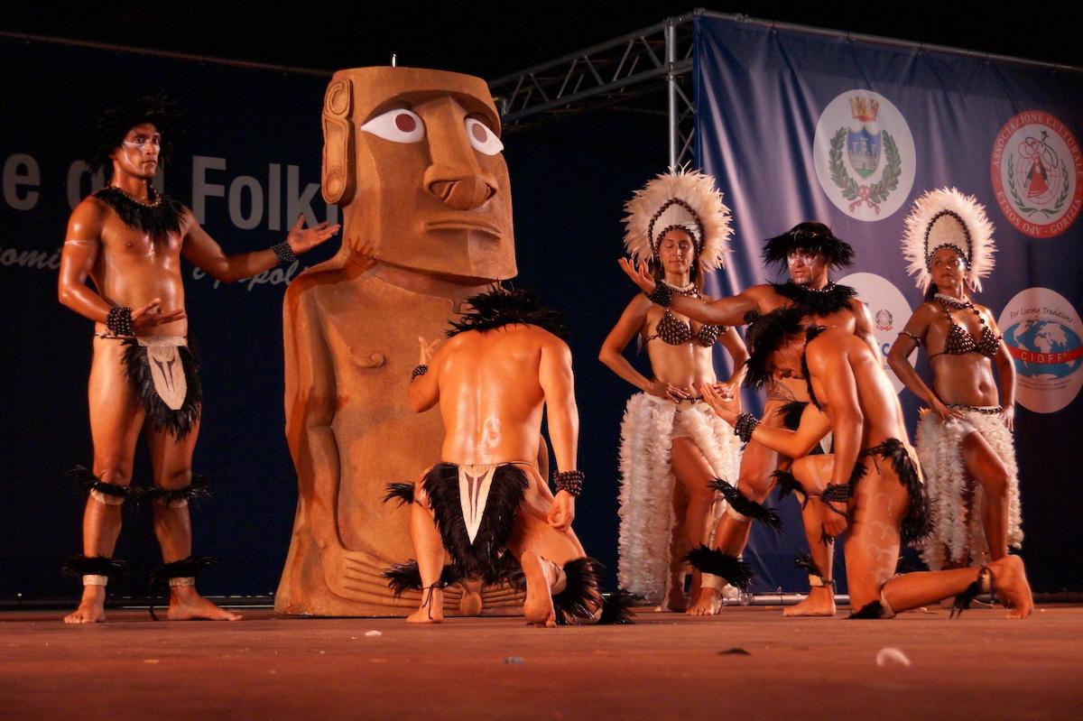 Immagine per La festa del folklore colora Gorizia, piazza gremita per balli e canti 