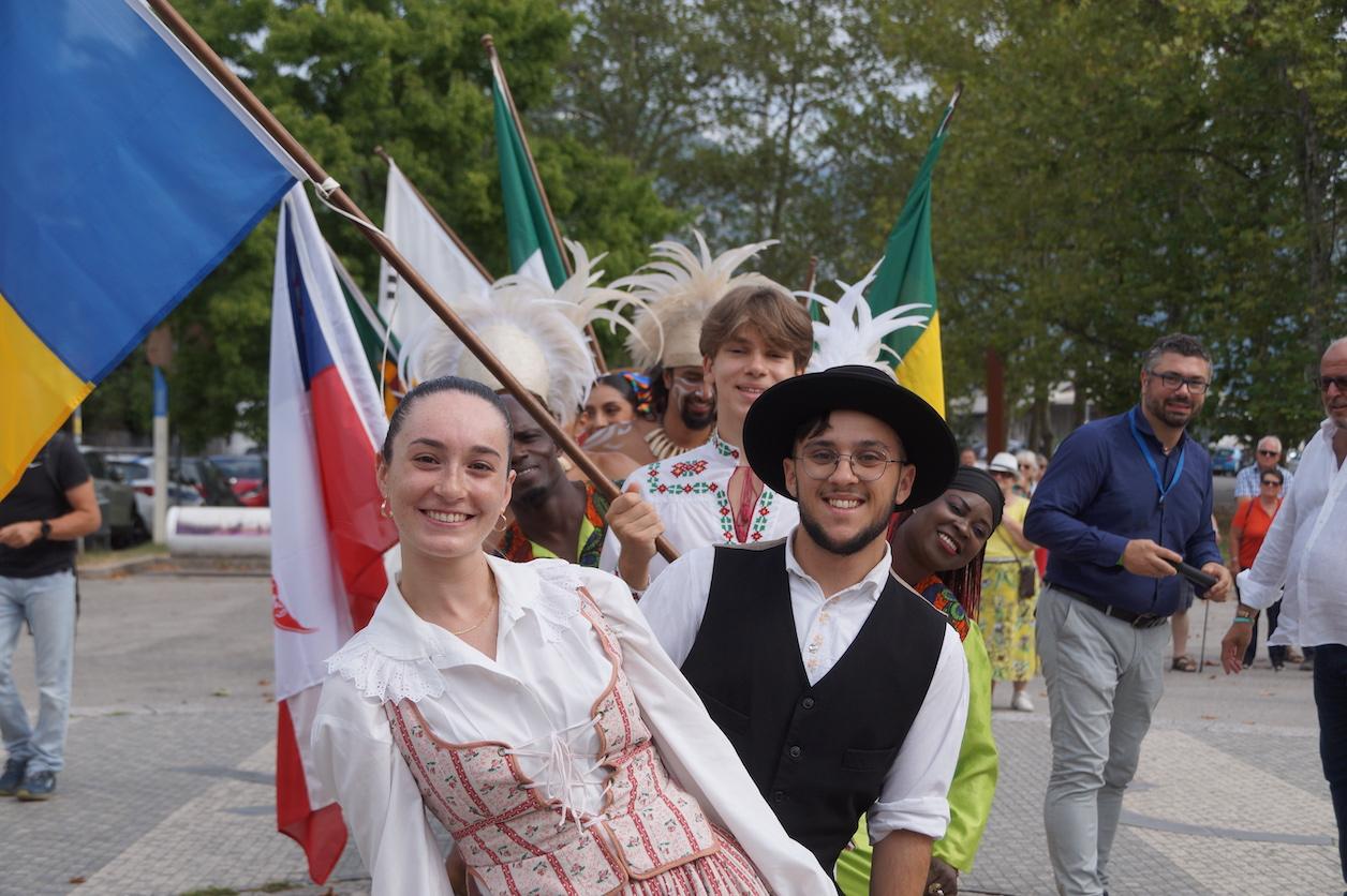 Immagine per I colori del folklore sul confine di Gorizia, costumi e balli in Transalpina 