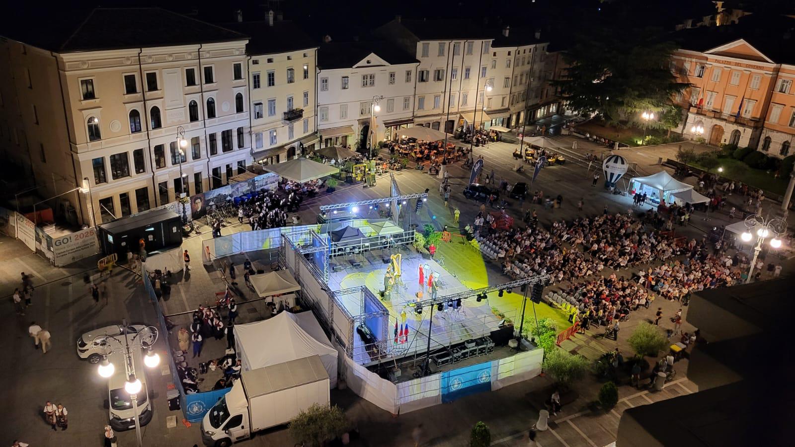 Gorizia balla con il folklore in piazza, oggi il clou con la grande Parata in città
