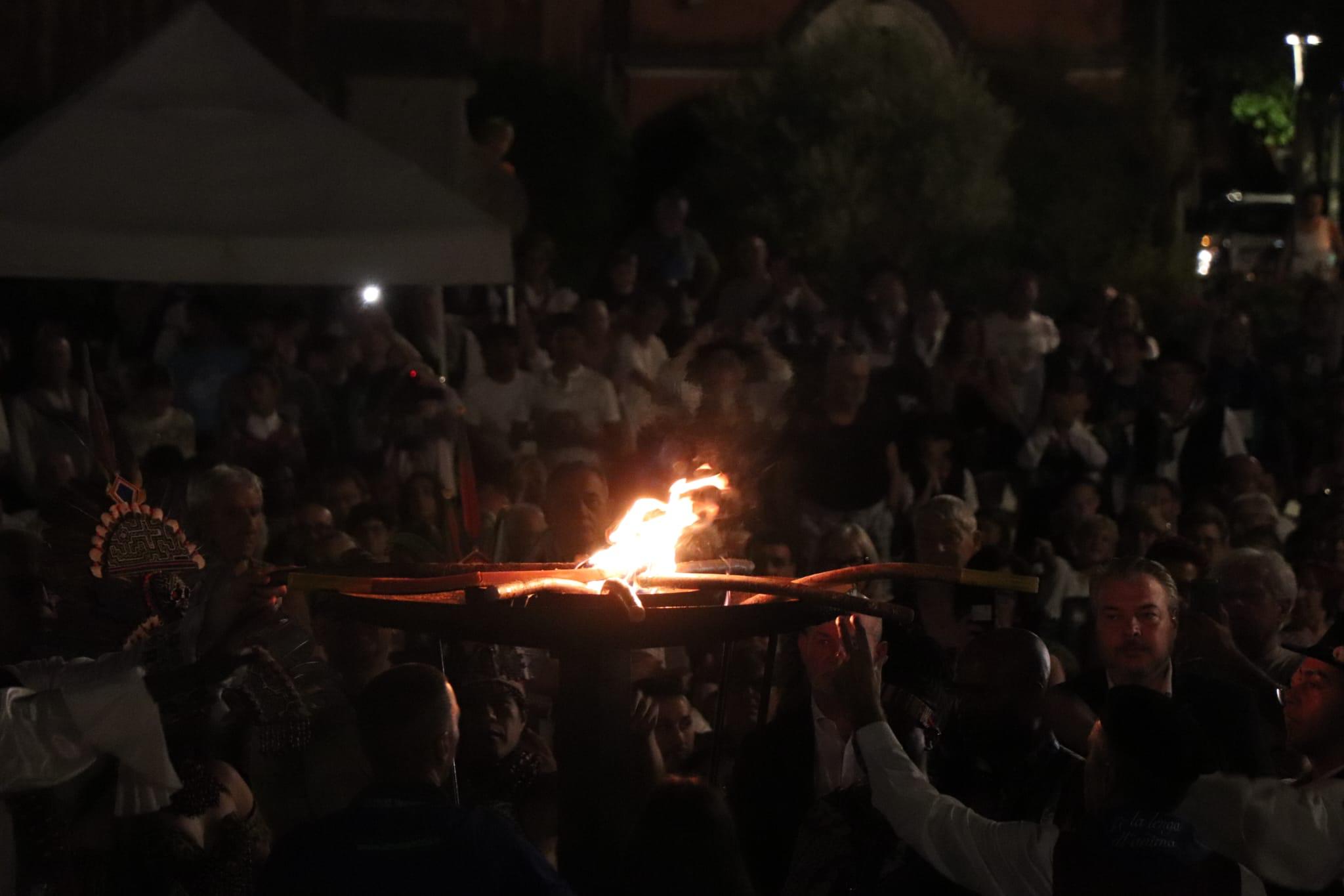 Copertina per Giostra di colori, musica e folklore: piazza Vittoria gremita di pubblico a Gorizia